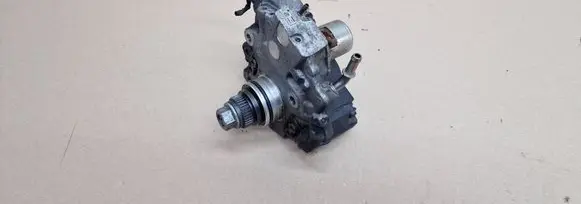 Infiniti Q70 Y51 Fuel injection high pressure pump A6510702301