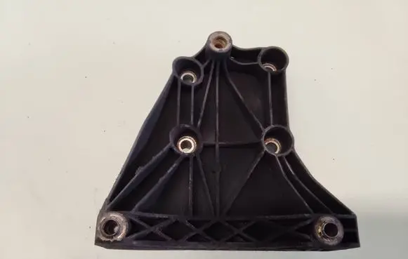 BMW 5 E60 E61 A/C compressor mount bracket 7792202 14011810