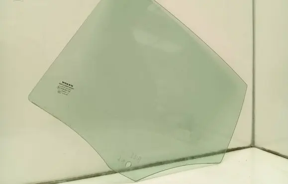 Volvo S60 Rear door window glass 43R001105 DOT57M20AS2 E000186
