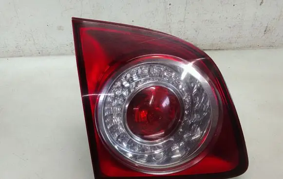 Tailgate rear/tail lights