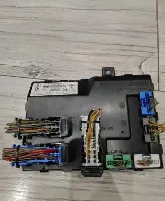 Ford Fiesta Comfort/convenience module 8V51-15K600-CH