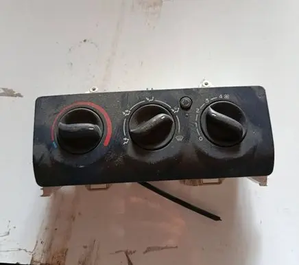 Renault Clio I Climate control unit 8200147157 69520002 F664362