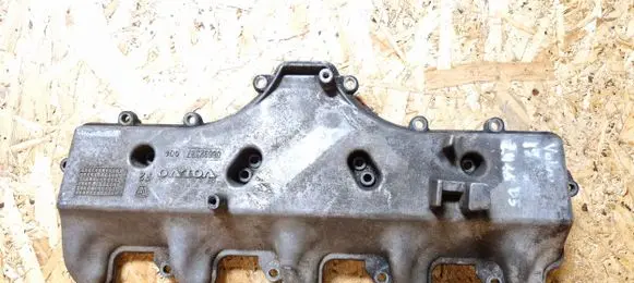 Volvo V70 Rocker cam cover 08692397
