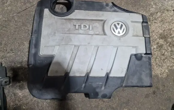 Volkswagen PASSAT B6 Engine cover (trim)
