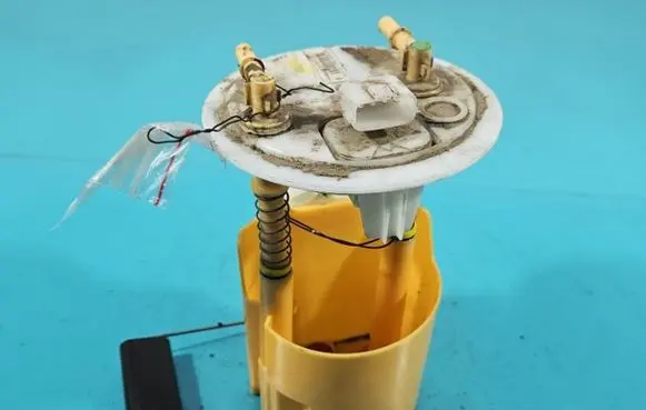 Renault Twingo II Fuel level sensor 8200921327 IMPRK1410933