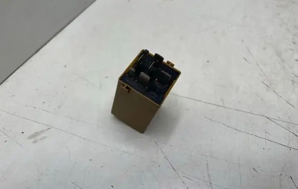 BMW X5 E53 Window control relay 61368384505 V23141B3001X15