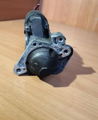 Renault Kangoo II Starter motor 8200584675B