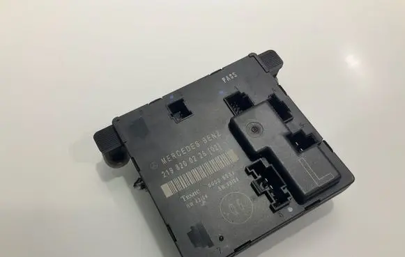 Mercedes-Benz CLS C219 Door control unit/module 2198200226 00005031 SW2004