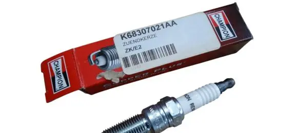 Chrysler PT Cruiser Spark plug 68307021AA K68307021AA