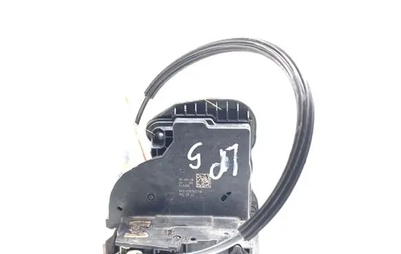 Opel Astra K Front door lock C3039071A
