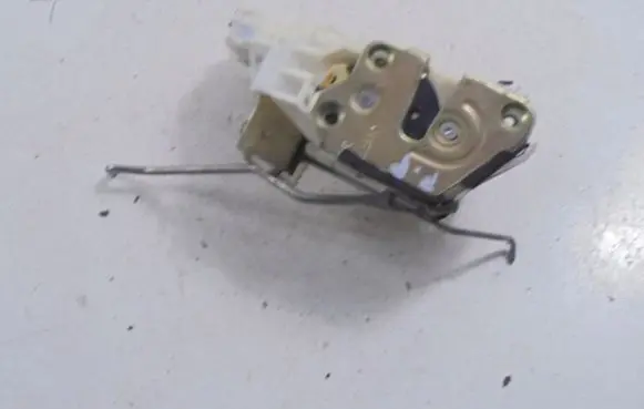 Mitsubishi Pajero Front door lock