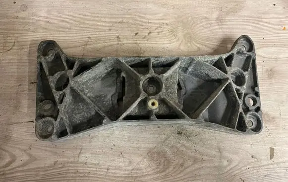 BMW 5 GT F07 Gearbox mounting bracket 6777613