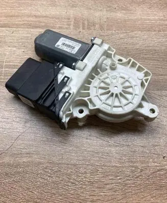 Volkswagen PASSAT B6 Rear door window regulator motor 3C9959703