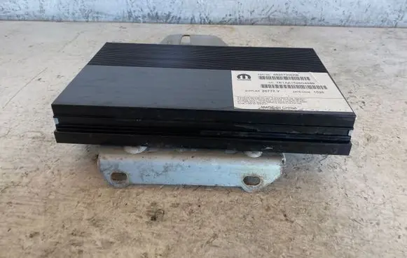 Dodge Durango Sound amplifier TE1AA152604989 68267306AB 26777Y