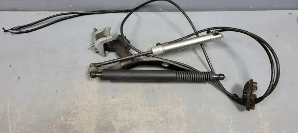 Mercedes-Benz E W211 Tailgate hinge 