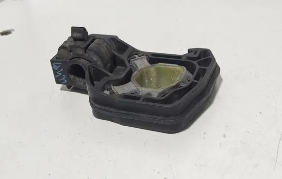 Radiator mount bracket