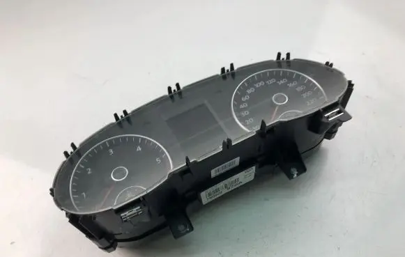 Volkswagen Sharan Speedometer (instrument cluster) 7N0920870P
