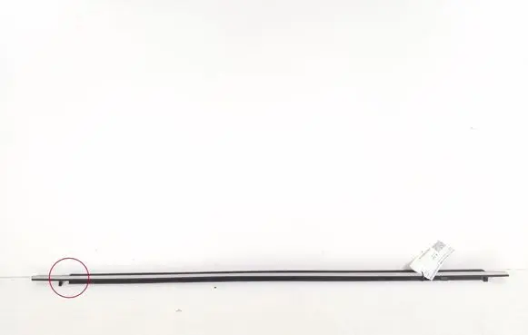 Toyota Avensis T270 Front door glass trim molding 