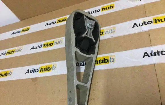 Land Rover Discovery Sport Front shock absorber mounting bracket LR114069 K8D26P082AB