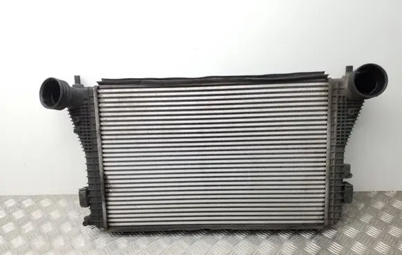 Volkswagen Touran I Intercooler radiator 1K0145803L