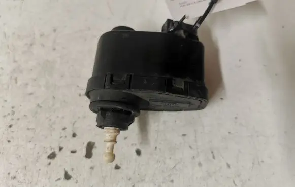 Audi 100 S4 C4 Headlight level adjustment motor 00437547