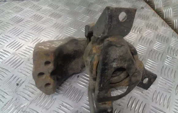 Hyundai Getz Engine mounting bracket