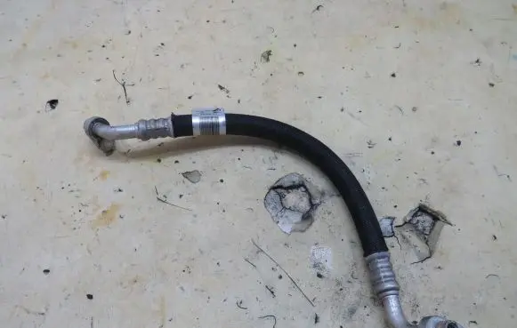 Opel Corsa F Air conditioning (A/C) pipe/hose 9826365780