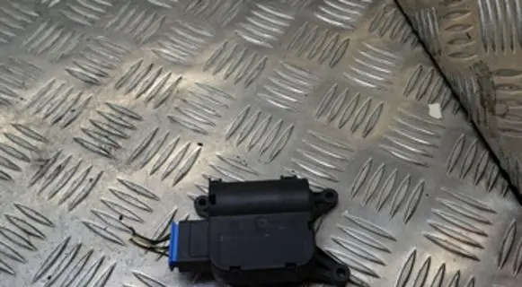 Skoda Octavia Mk2 (1Z) A/C air flow flap actuator/motor 0132801336