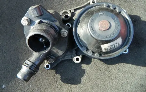 Thermostat/thermostat housing