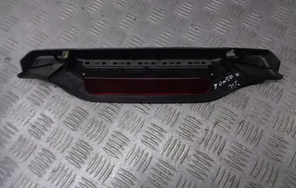 Fiat Punto (188) Third/center stoplight