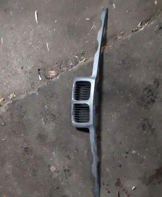 BMW 5 E34 Front bumper upper radiator grill 1973825