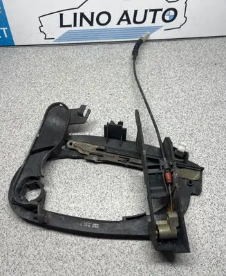 BMW 7 E65 E66 Front door exterior handle/bracket 7013702