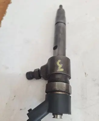 Opel Zafira B Fuel injector 0445110165