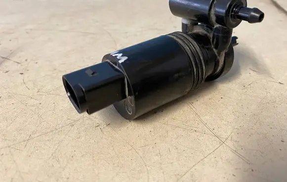 Mini Cooper Countryman R60 Windscreen/windshield washer pump 2751743