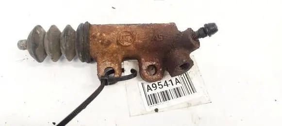 Toyota Avensis T270 Clutch master cylinder 