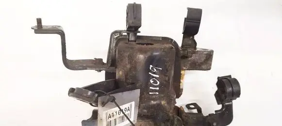 Toyota Avensis T270 Engine mount bracket 