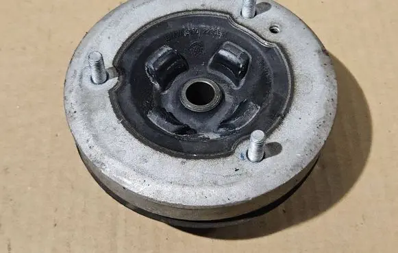 BMW M3 Coil spring mount 2283651