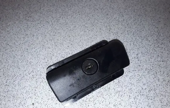 BMW 5 E39 Glove box lock 51168163017 51168163018