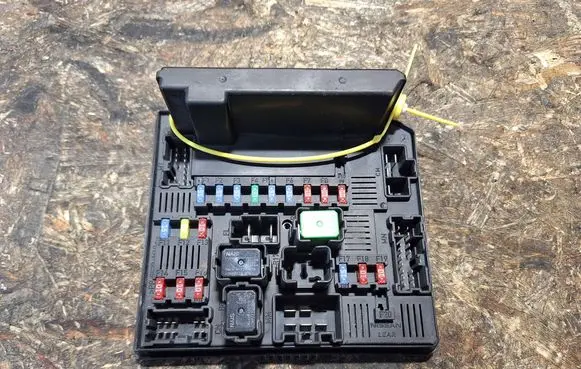 Nissan Qashqai Fuse box set 284B7-JD02D