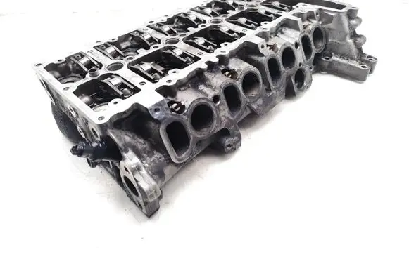 BMW 1 E81 E87 Engine head 7797678