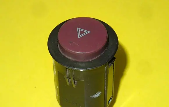 KIA Sephia Hazard light switch