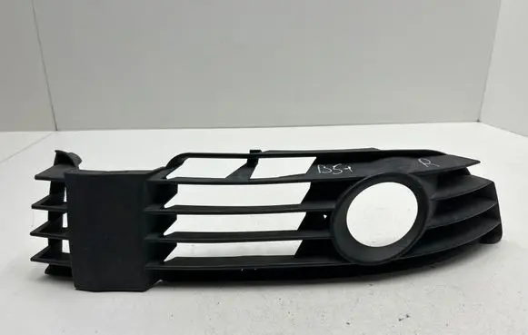 Volkswagen PASSAT B5.5 Front bumper lower grill 3B0853666L