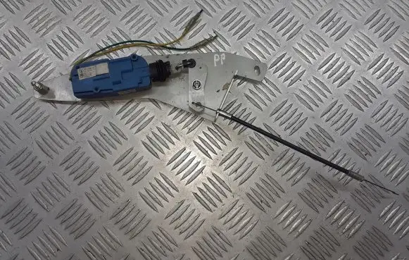 Suzuki Alto Sliding door latching motor 