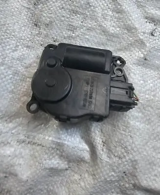 Ford B-MAX Air flap motor/actuator AV1119E616CB