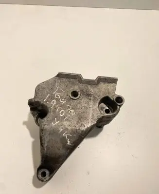 Volkswagen Touran I Engine mounting bracket 03G199207