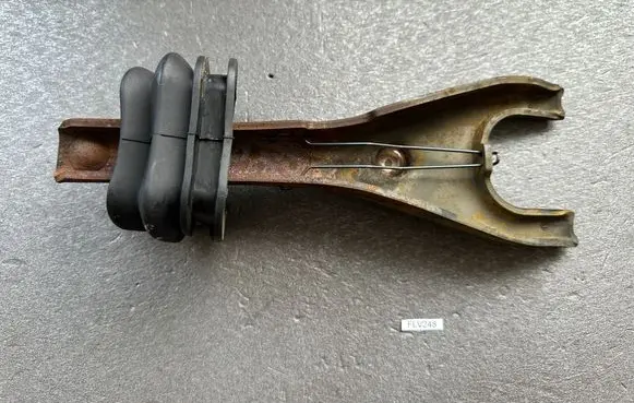Nissan Patrol Y61 Clutch release arm fork 30531VB000 30542VB000