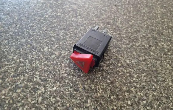 Skoda Octavia Mk1 (1U) Hazard light switch