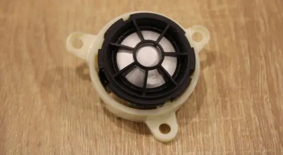 Front door high frequency speaker