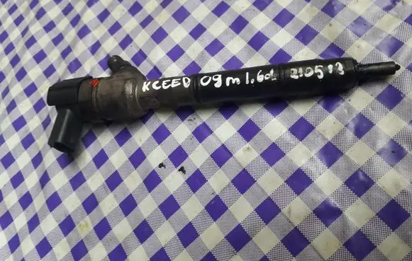 KIA Ceed Fuel injector 338002A00