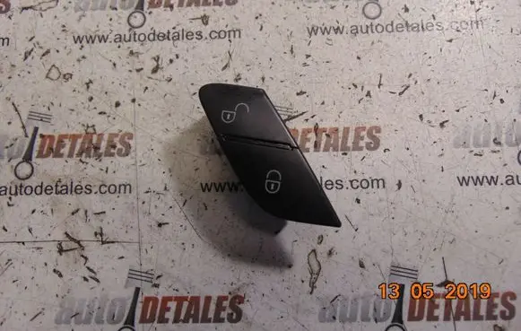 Mercedes-Benz R W251 Central locking switch button A2518201010